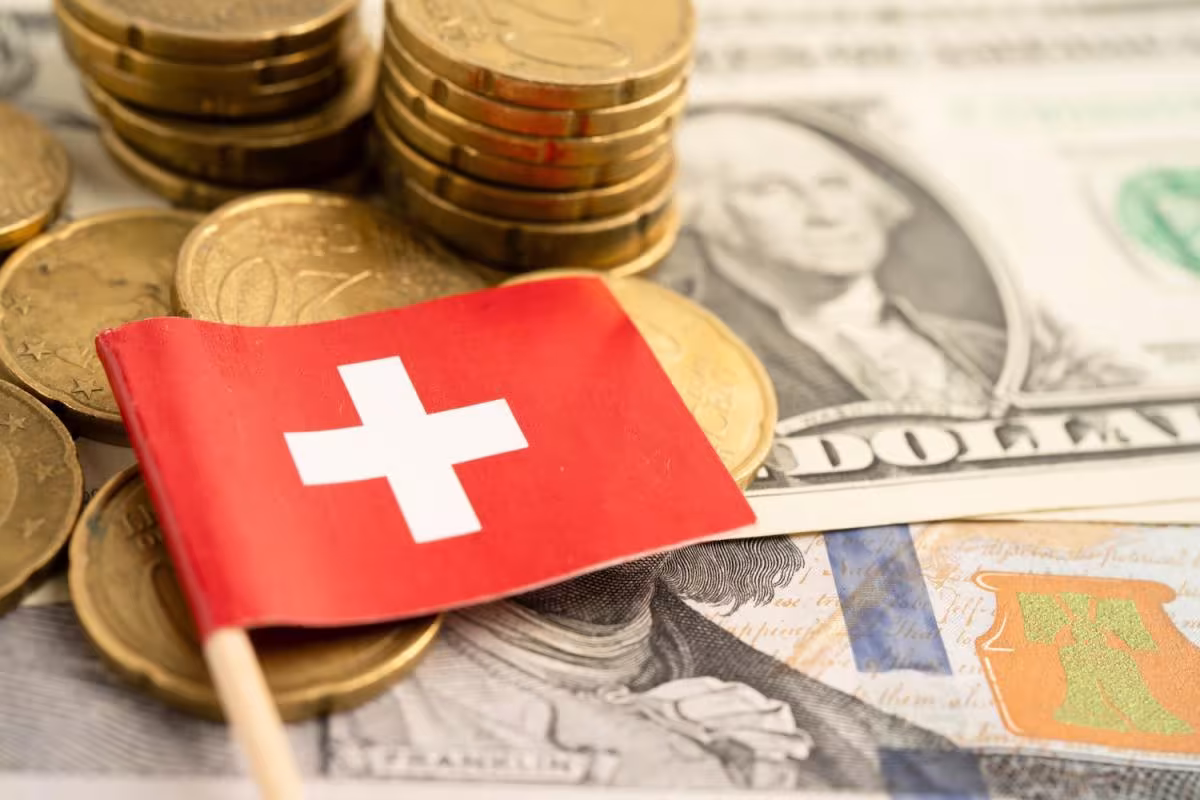 USD/CHF Menguat, Sinyal Hawkish Fed Dinanti