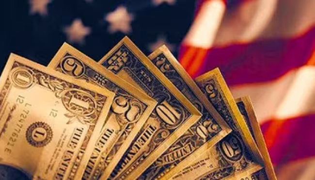 Dolar Menguat, Volatilitas Mata Uang Membayangi
